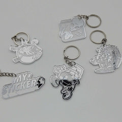 Mockup portachiavi in plexiglass con logo personalizzato