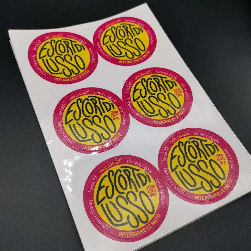 Foglio di adesivi tagliati singolarmente