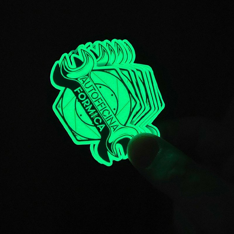 Adesivi personalizzati in materiale luminoso